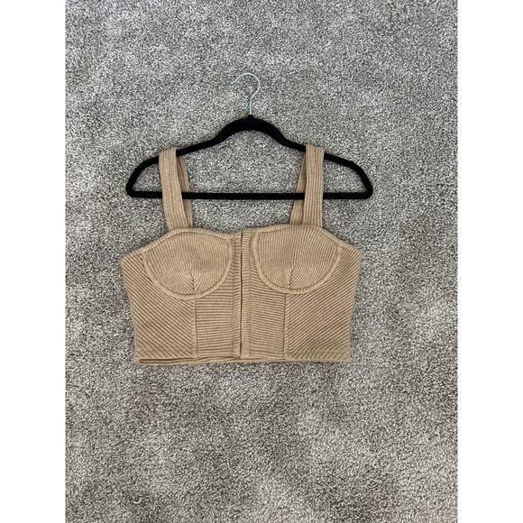 Lulu’s crop top - Picture 1 of 6